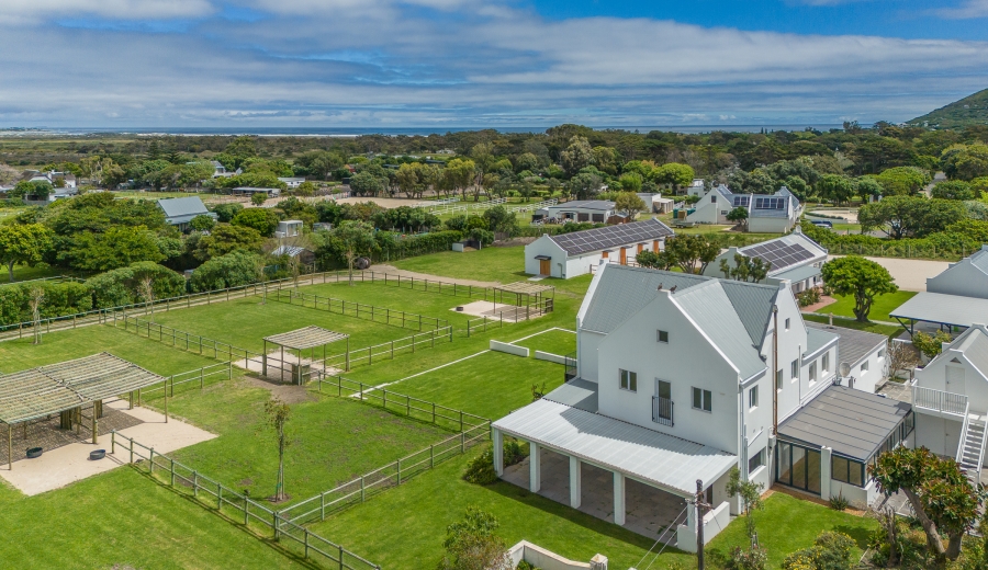 6 Bedroom Property for Sale in Meadowsteads Western Cape